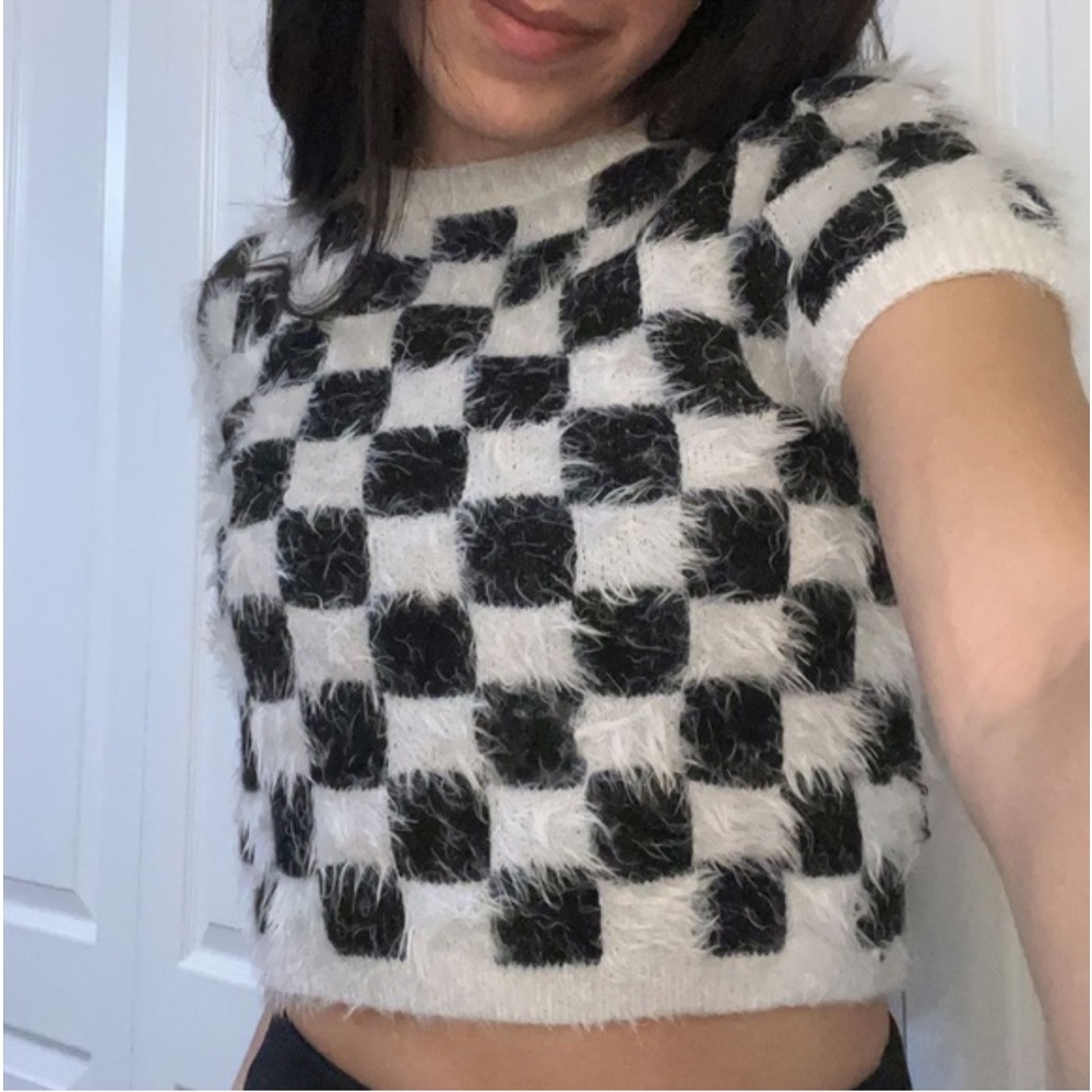 Forever 21 Checkered Fuzzy Short Sleeve Crop Top.โ Size M (350)